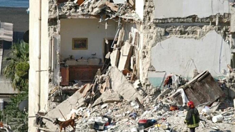 Recuperan ocho cadáveres de edificio derrumbado en Italia