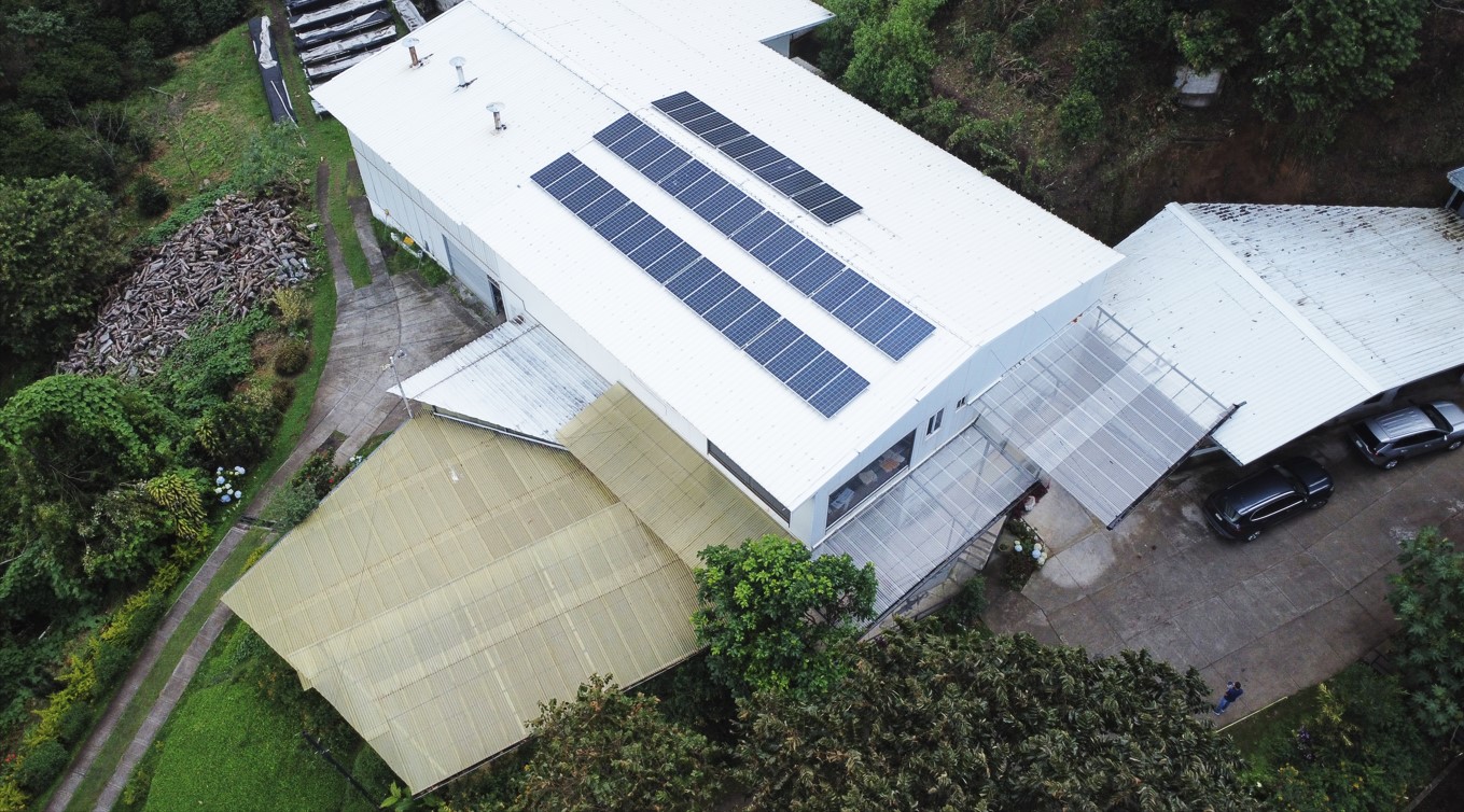 “La Casa de las Baterías” trae energía renovable a Guatemala con sus paneles solares de alto rendimiento