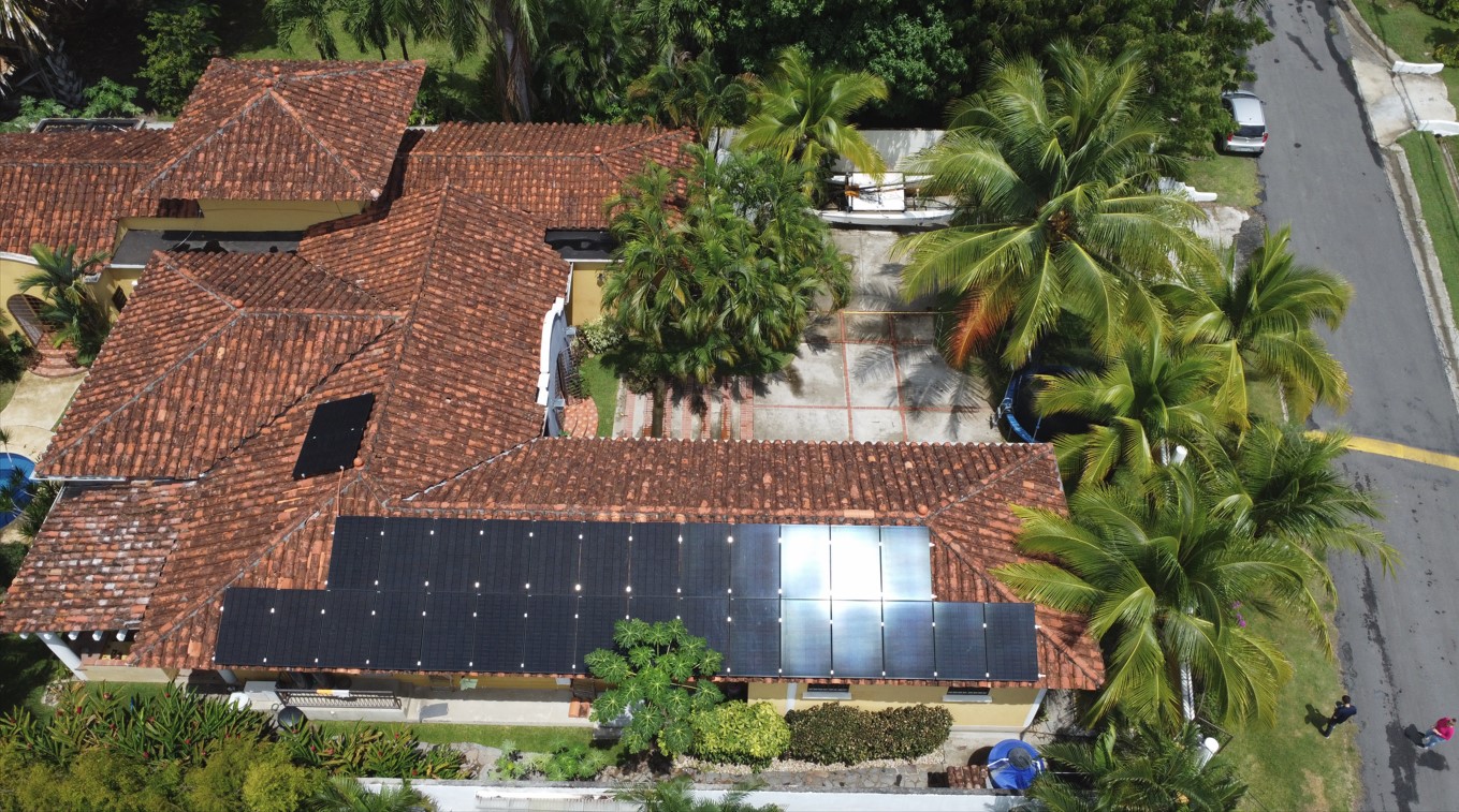 Paneles solares de calidad en El Salvador: “La Casa de las Baterías” lidera el camino hacia la sostenibilidad