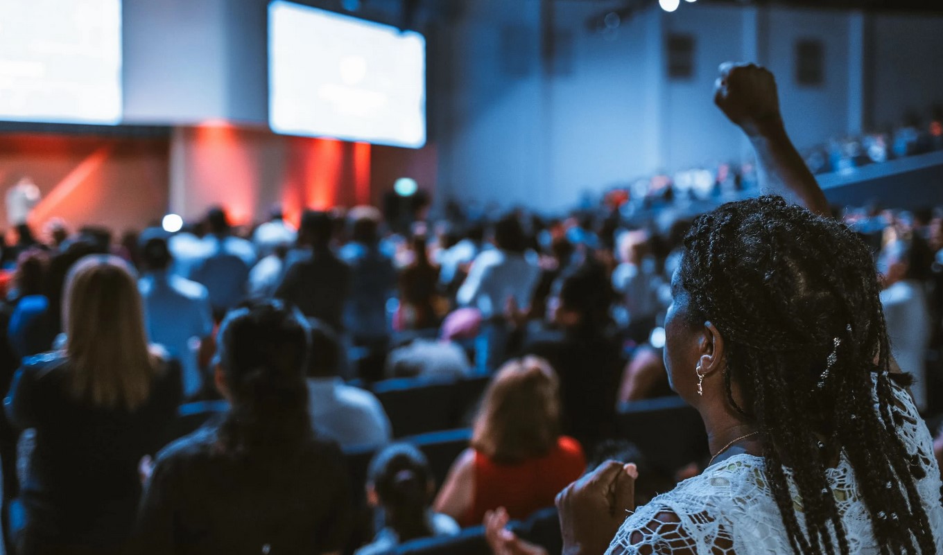 Sector universitario confiere reconocimiento a la trayectoria de Silvana Lo Chiatto