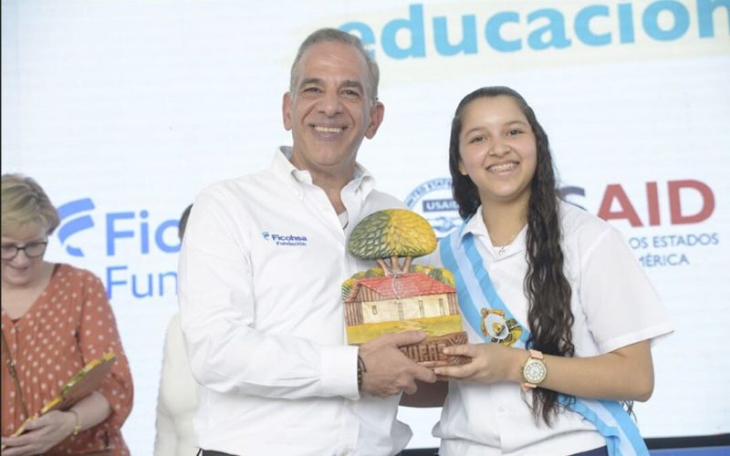 Educación para el futuro: compromiso de Ficohsa y USAID
