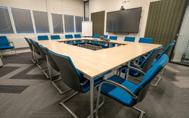 Alquiler de salas para reuniones: solución para negocios en Panamá